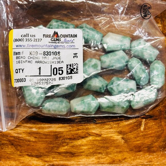 Assorted Lot of Green Stone and Glass Beads (Fire Mountain Gems) - Picture 2 of 13